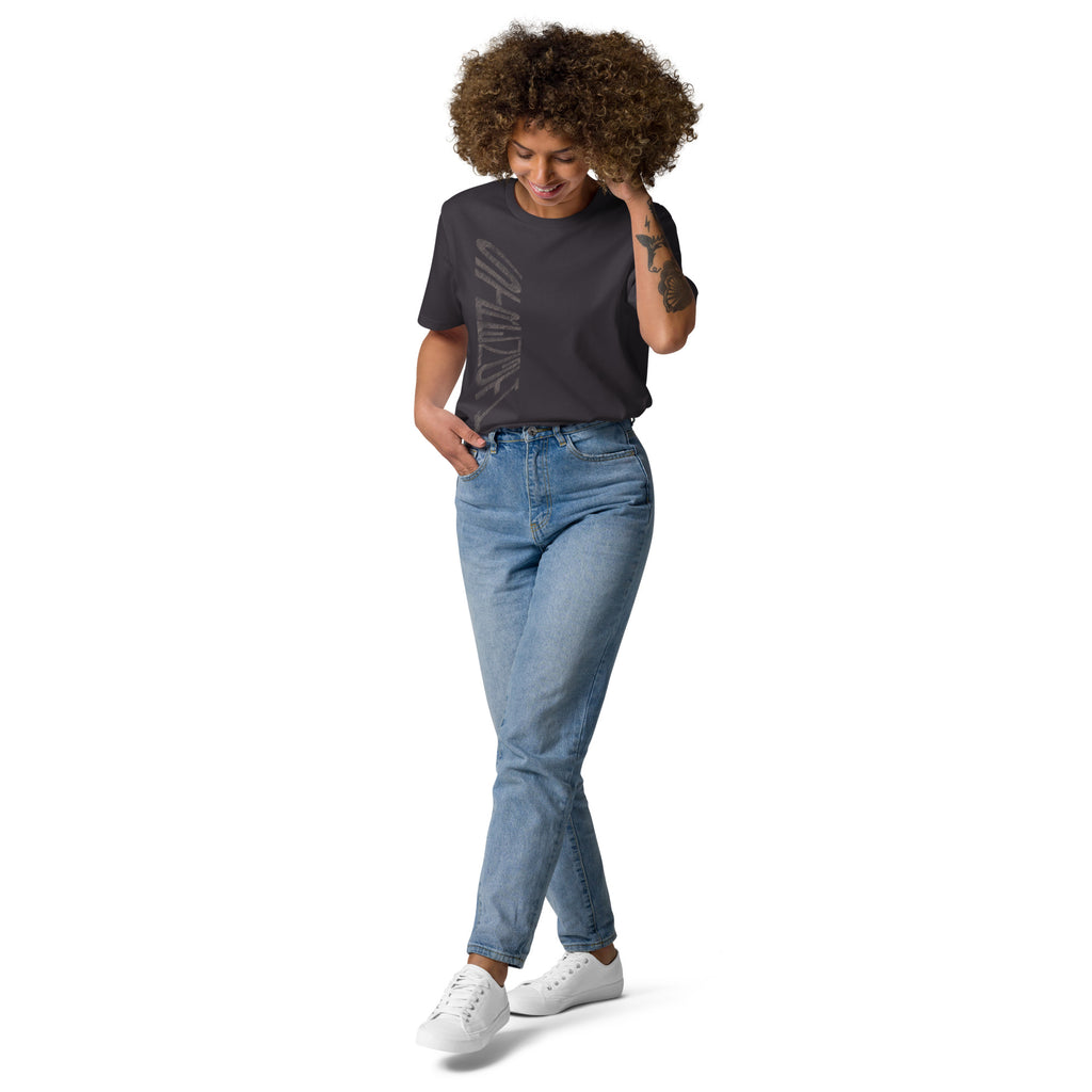 Lady wearing anthracite grey organic cotton t-shirt with hand-drawn 'Strength' text and blue jeans | eKuumeArt.