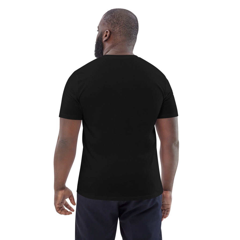 Man wearing black organic cotton t-shirt – back view | eKuumeArt.