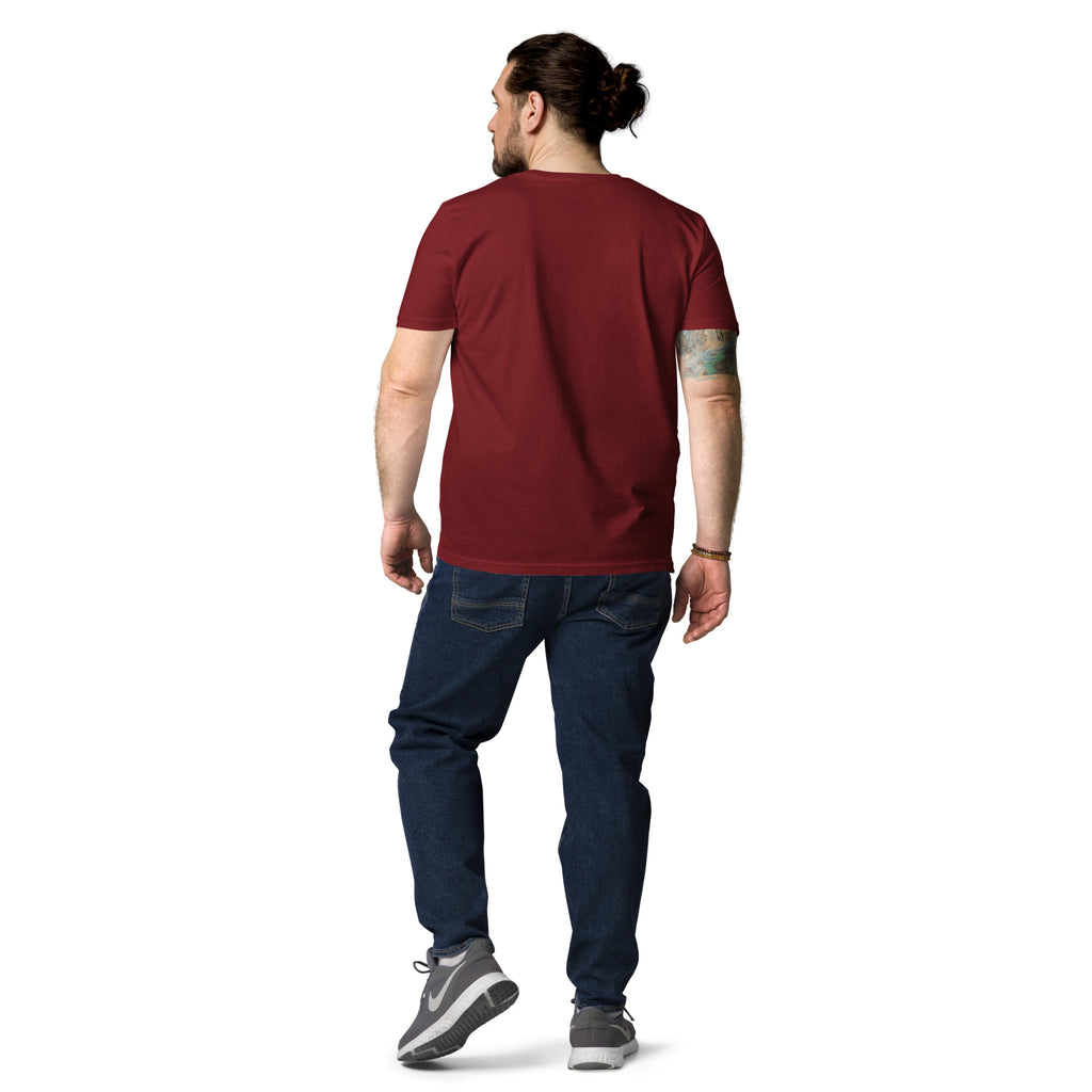 Man wearing a burgundy organic cotton t-shirt – back view | eKuumeArt.