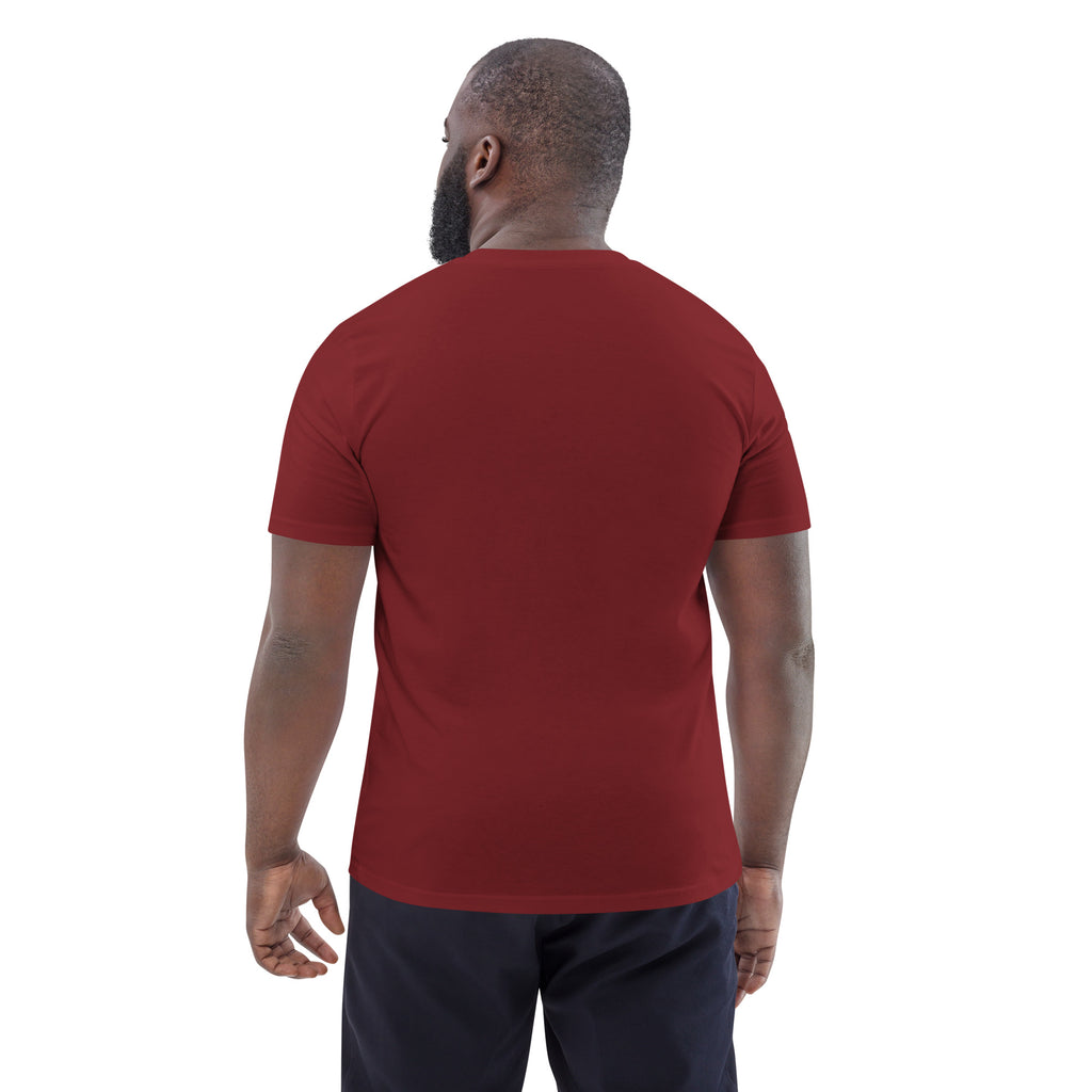 Man wearing a burgundy organic cotton t-shirt – back view | eKuumeArt.