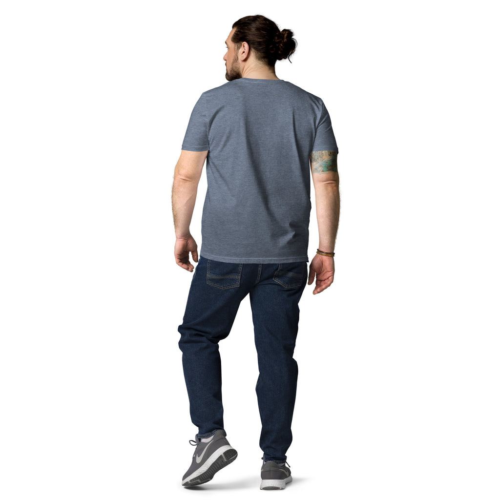 Man wearing dark heather blue organic cotton t-shirt, dark blue jeans and grey sneakers – back view | eKuumeArt.