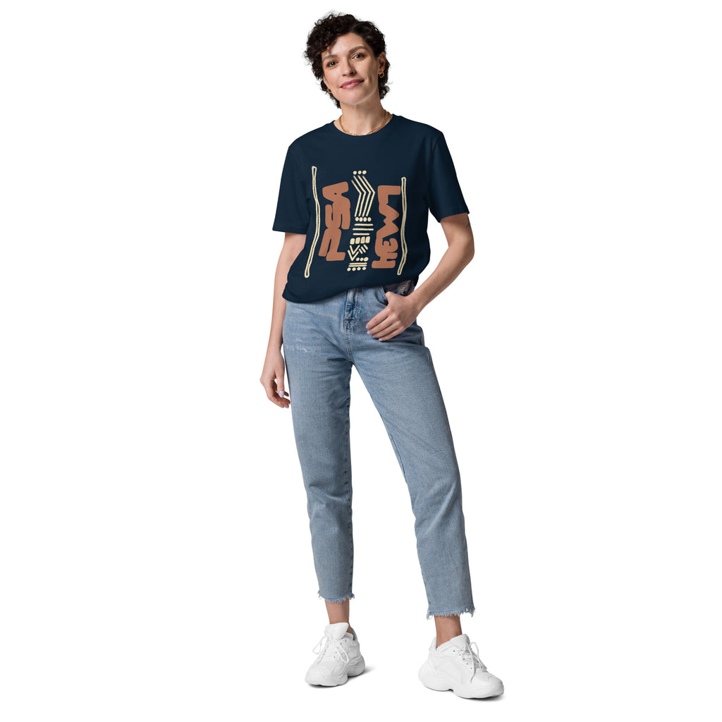 Woman wearing a french navy organic cotton t-shirt with hand-drawn design | eKuumeArt.