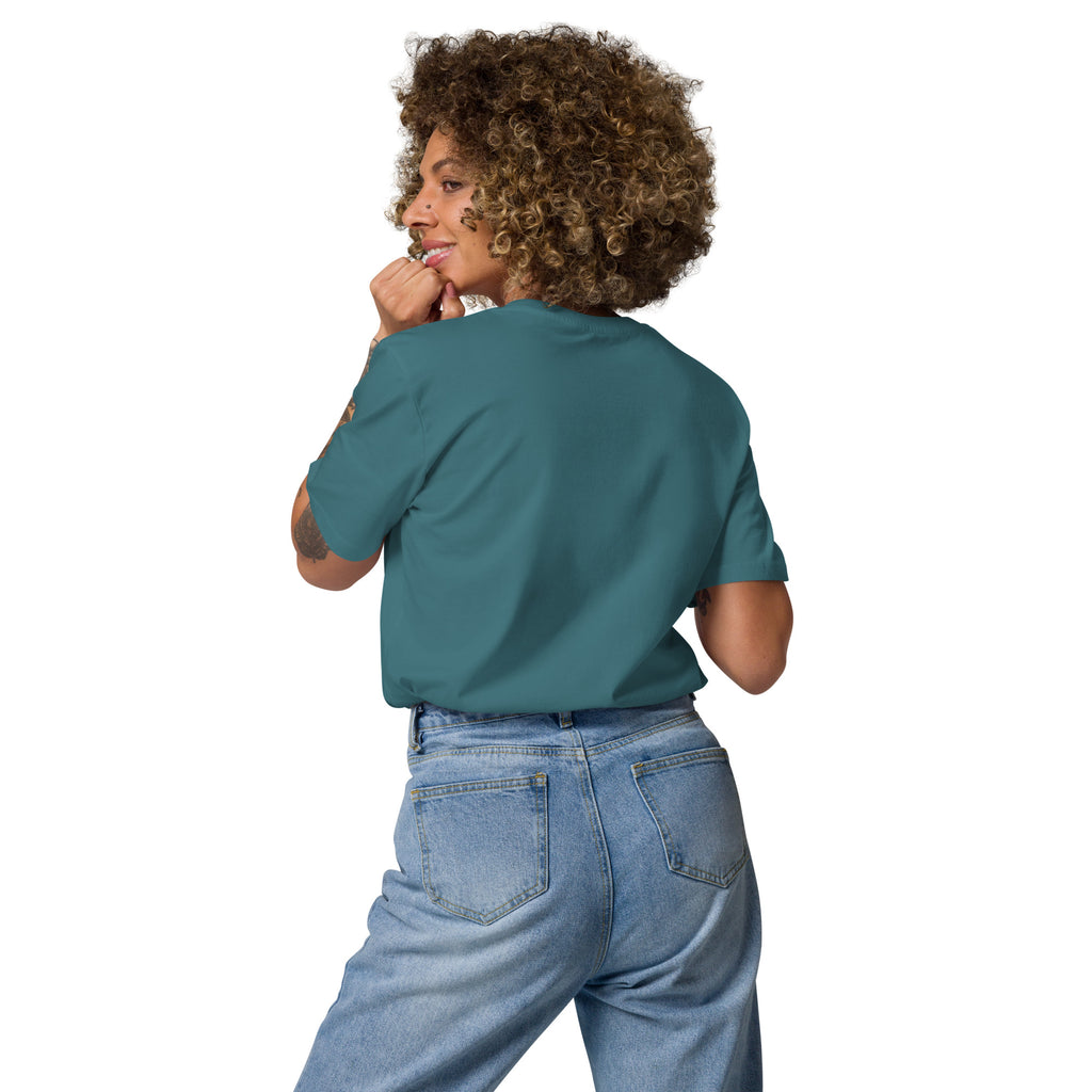 Lady wearing stargazer blue organic cotton t-shirt and blue jeans – back view | eKuumeArt.